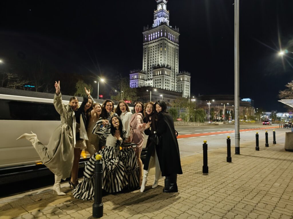 girls rent limousine in warsaw for hen party
