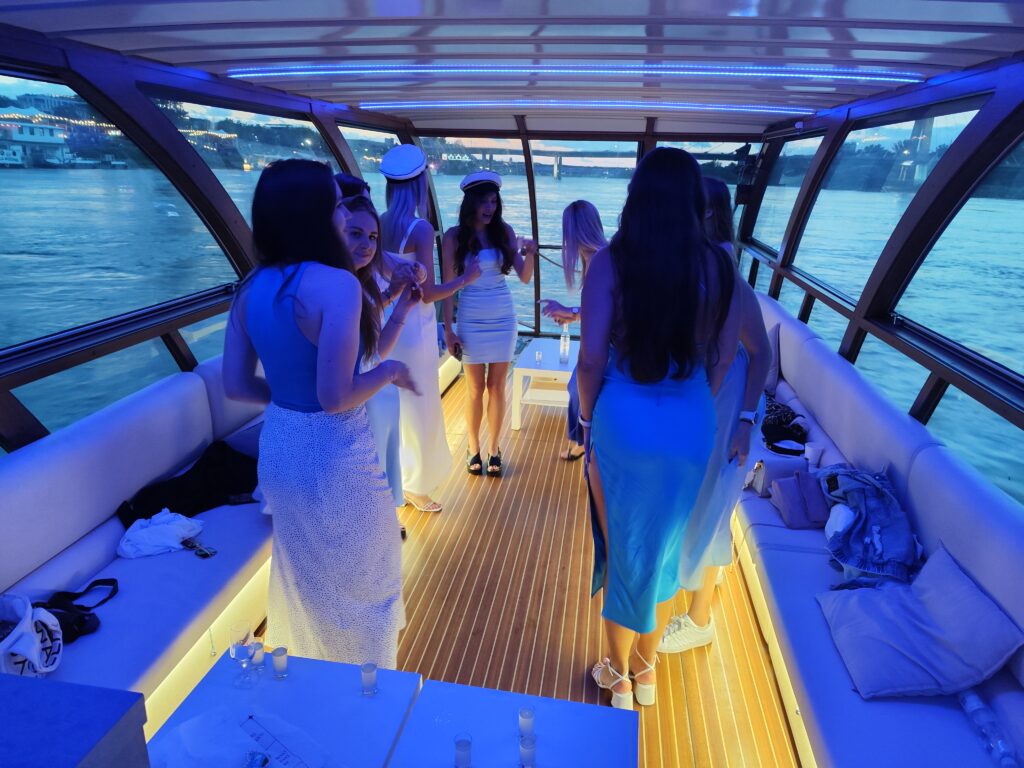 girls on privat cruise in warsaw for hen party