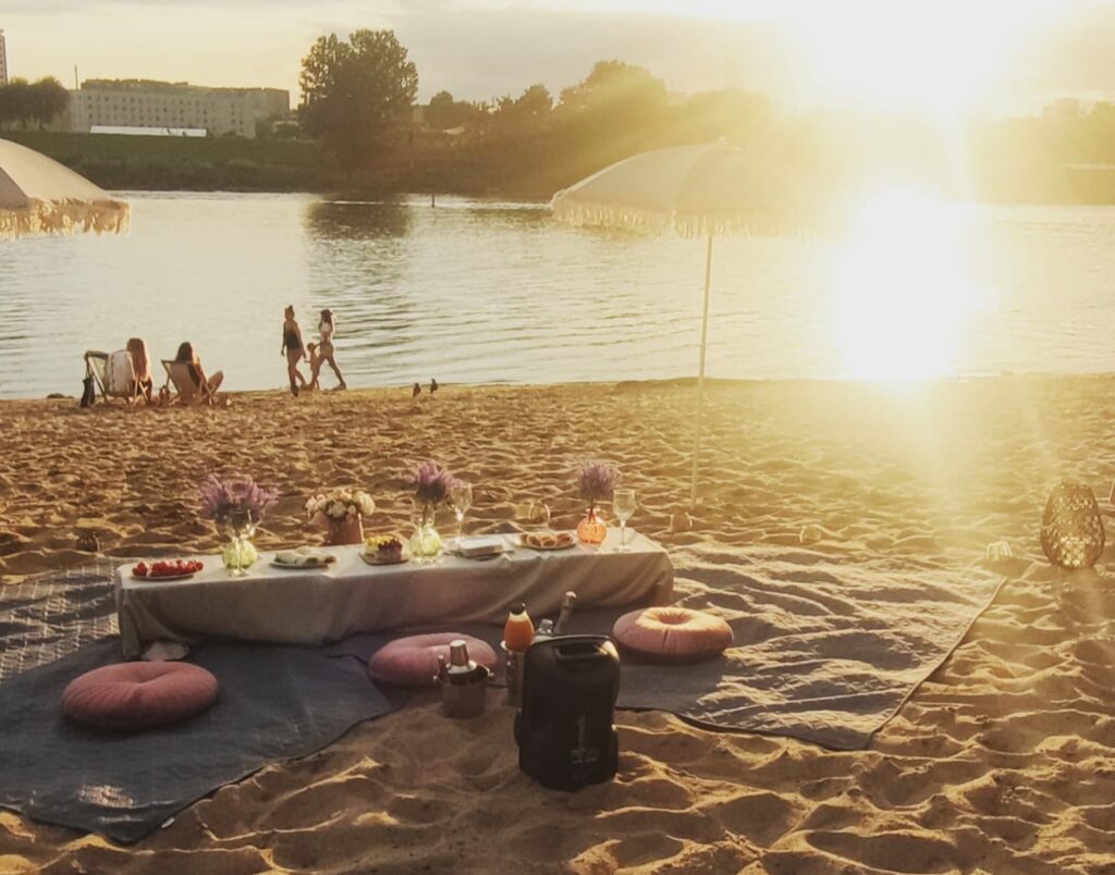dinner on the beach in warsaw for bride