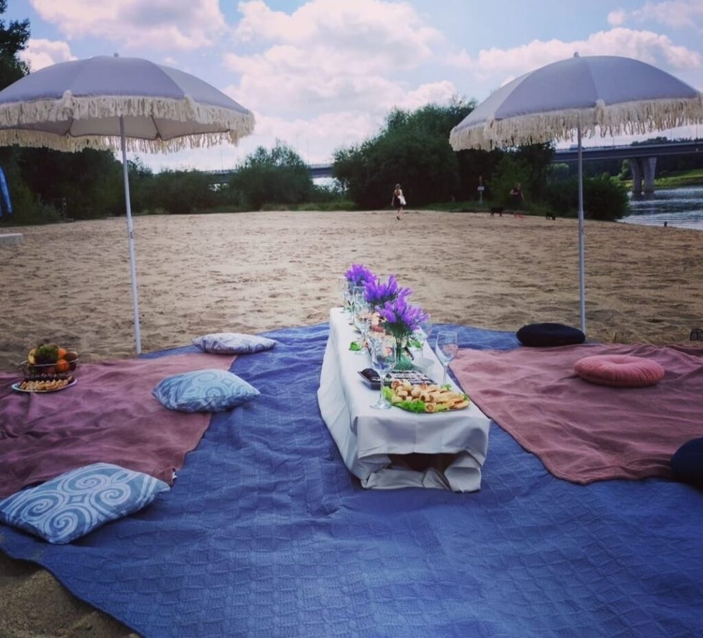 beach in warsaw in vistula river